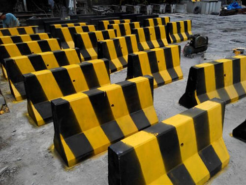 深圳水泥墩在夏季制作時降溫方法