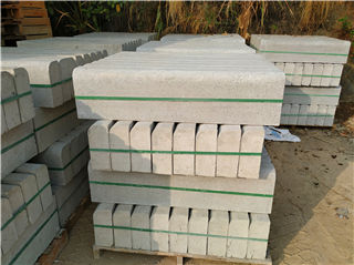 等待出貨的廣州邦堅仿花崗巖路側(cè)石