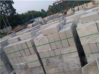 廣州邦堅堆放場的混凝土路壓條