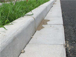 投入使用的仿花崗巖路平石