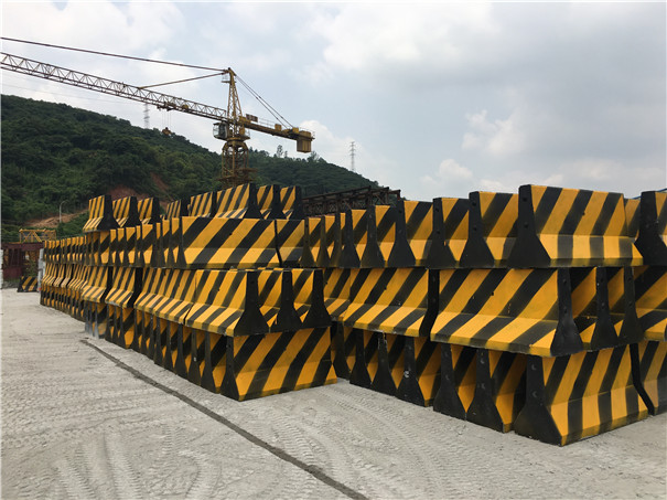 水泥防撞墩固定及運輸問題經驗分享