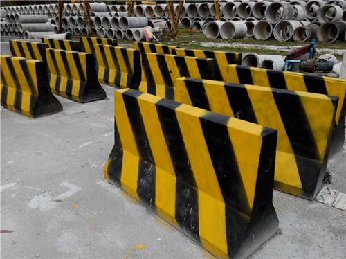 廣州水泥墩-廣州公路水泥防撞墩多少錢-邦堅品牌(圖1)
