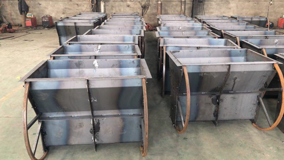 水泥隔離墩模具出現表面無光澤現象的原因