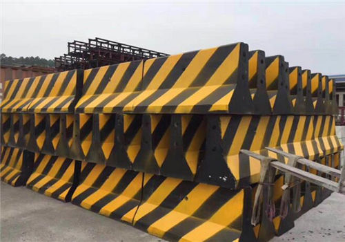 廣州水泥隔離墩設(shè)立的重要性