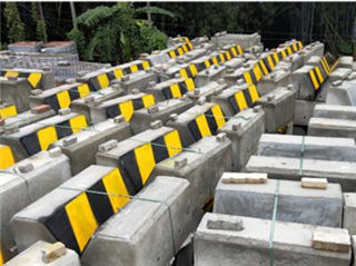 自然養護的混凝土圍蔽墩