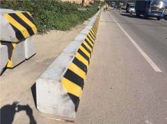 圍蔽墩與吹塑墩的區(qū)別 