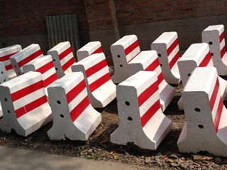 可連接的水泥墩