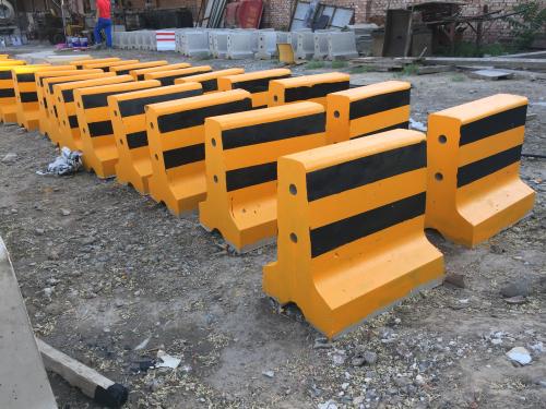 廣州水泥防撞墩出現(xiàn)裂縫如何修補(bǔ)