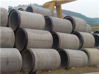 正在運往貨車的大頭水泥管