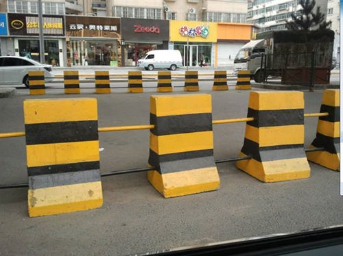 生產水泥隔離墩需要注意的細節問題