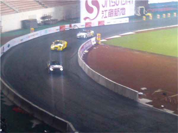 用在賽車道的水泥隔離墩