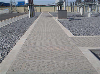 整齊的電纜溝蓋板