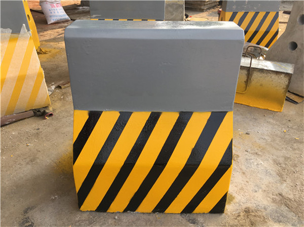 單個水泥隔離墩展示