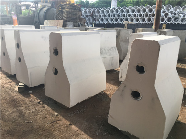 水泥隔離墩孔徑展示