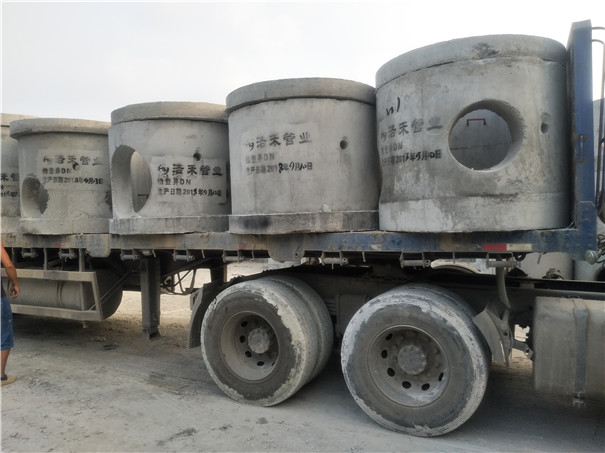 運往異地的水泥檢查井