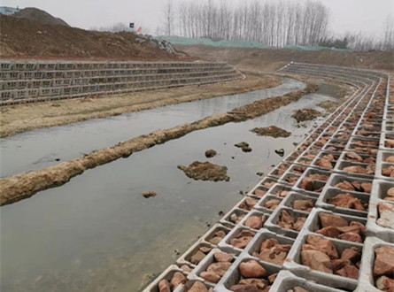 安裝工作結束后的整個河道風景