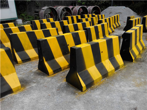 【水泥防撞墩】應用場景_原材料_特點_制作流程